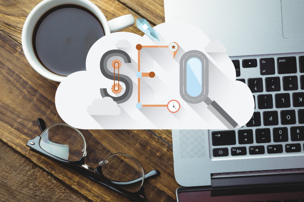 No centro da composição, sobreposto aos elementos reais, há uma ilustração em forma de nuvem com a sigla SEO.